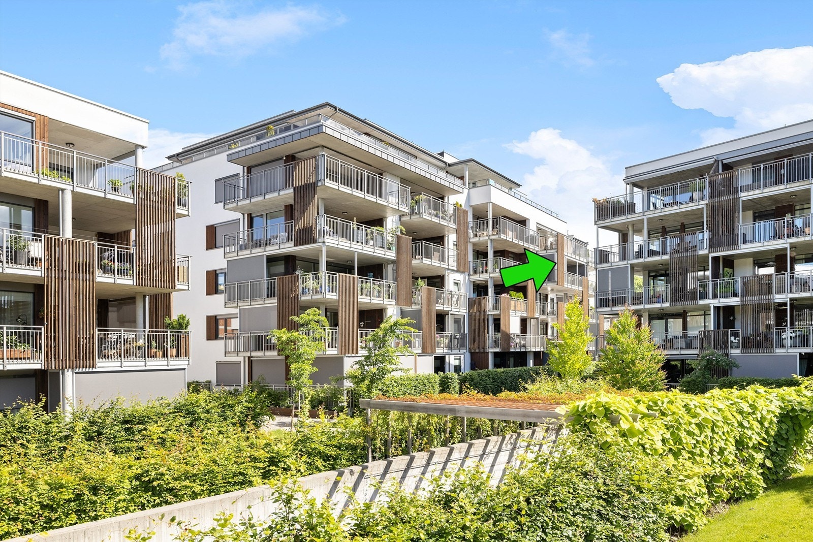 Nyere leilighetsbygg fra 2020 organisert i Fløtningen Park III Borettslag. Leiligheten ligger i bygningens 3.etasje. Galleribilde