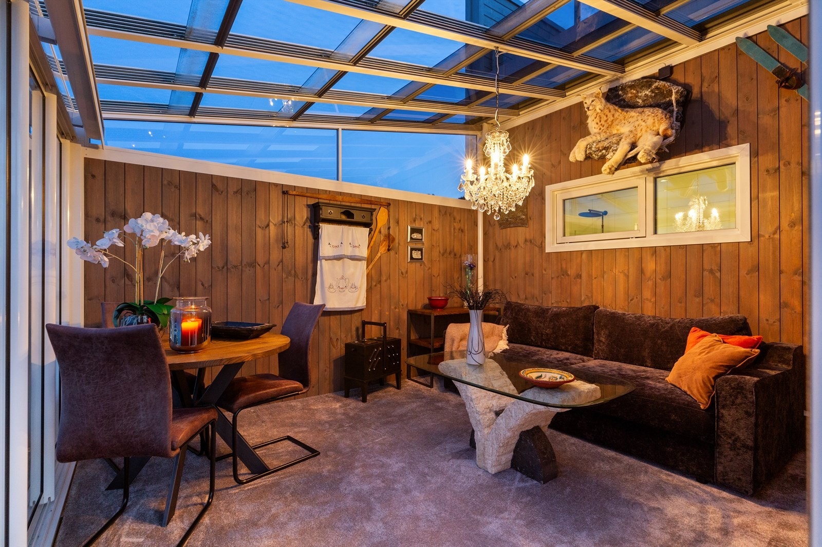 Det er montert screens for effektiv solskjerming på ekstra solrike dager. Galleribilde