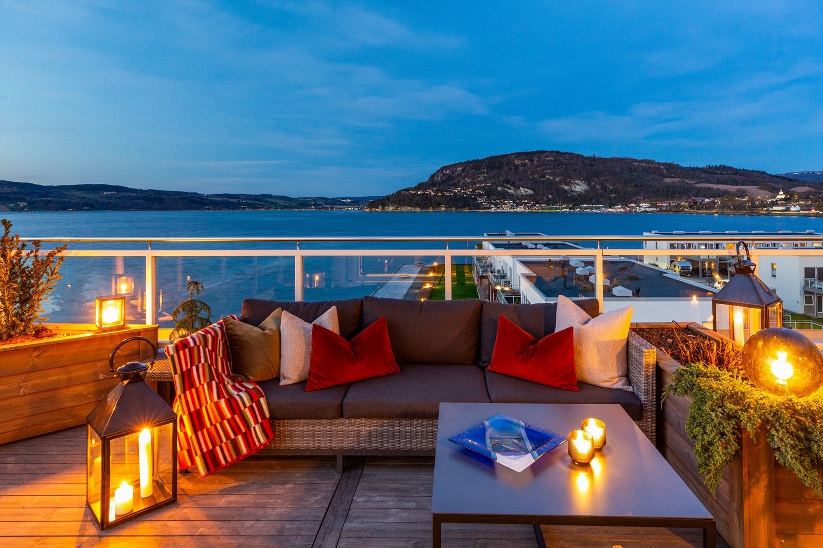 Her kan man nyte fantastiske utearealer både på dag- og kveldstid. Galleribilde