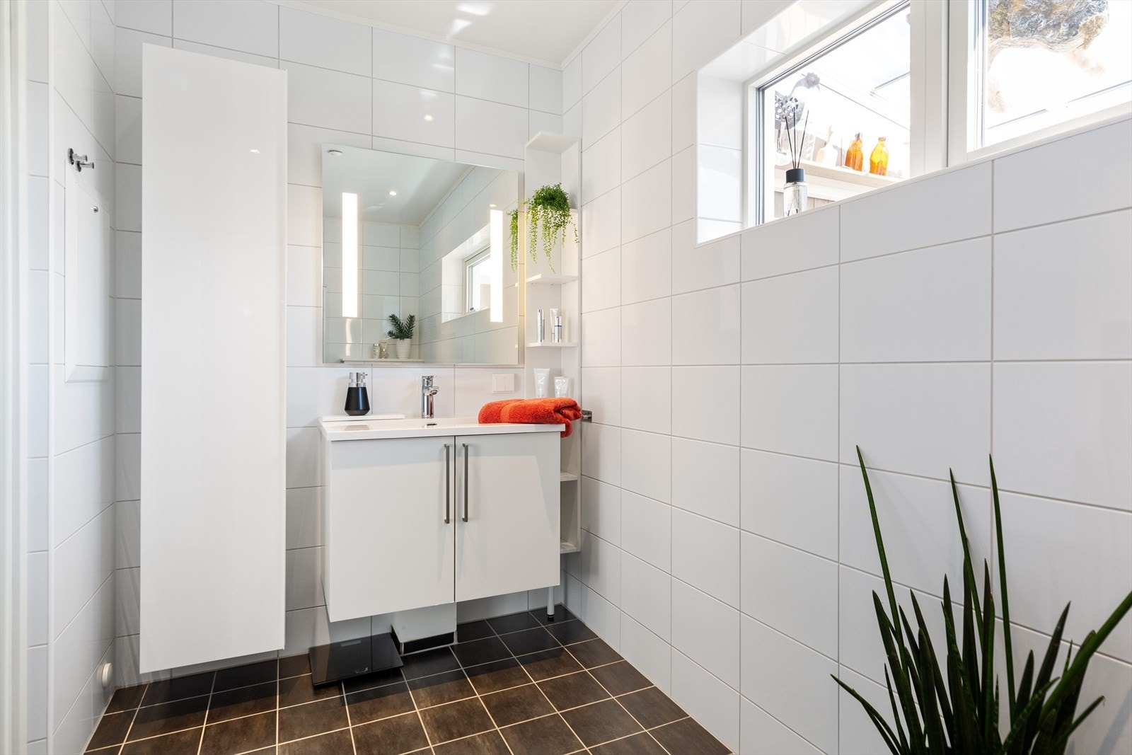 Alle badene ble oppgradert med nytt servantarmatur og dusjgarnityr i 2022. Galleribilde