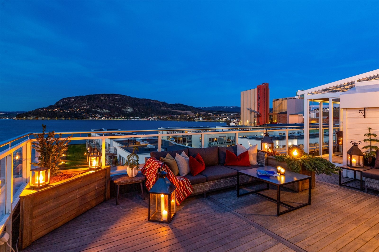 I Buvika finner du Extra og Kiwi, samt frisør, interiørbutikk og take-away. Galleribilde