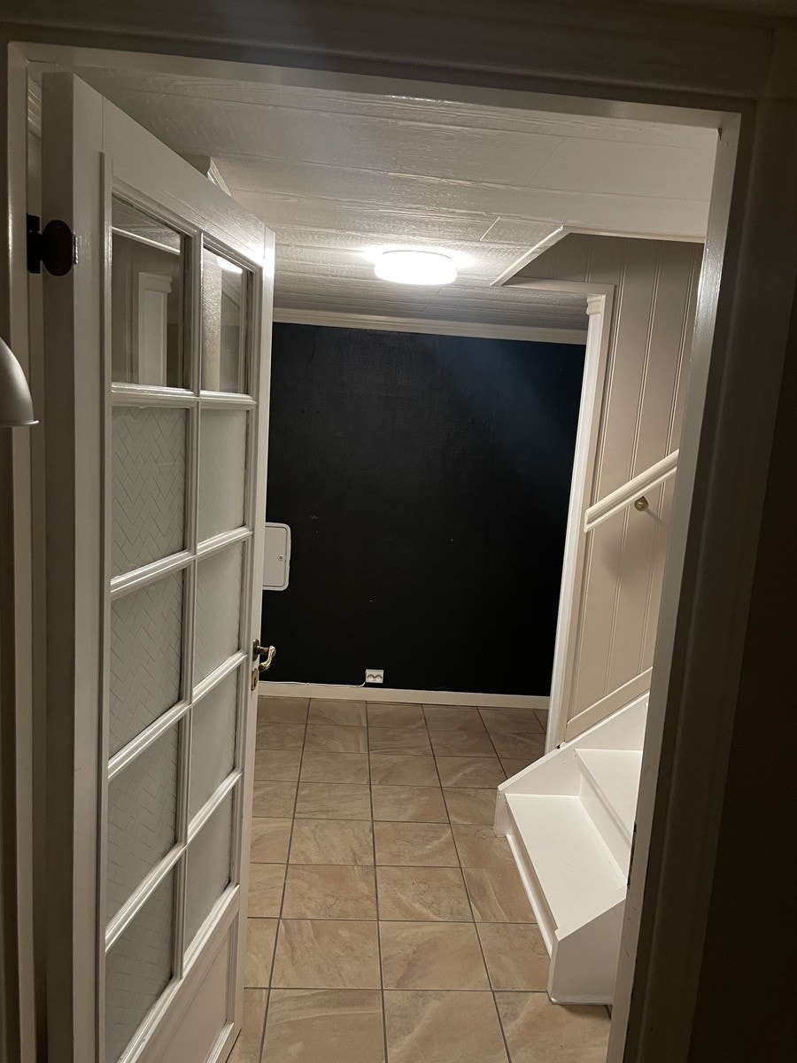 Egen inngang med overbygd inngangsparti. Galleribilde