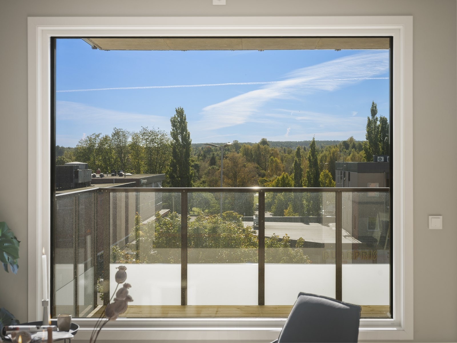 Leiligheten ligger i 4. etasje med flotte sol- og utsiktsforhold Galleribilde