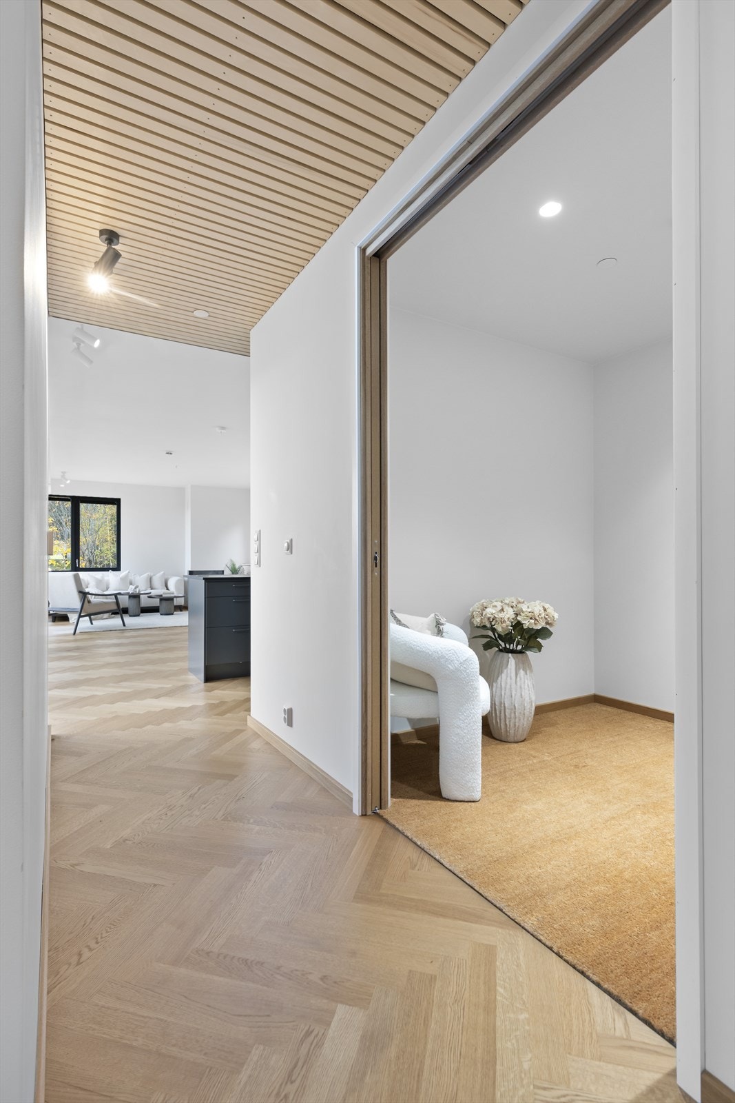 Spilehimling i taket i entréen. Galleribilde