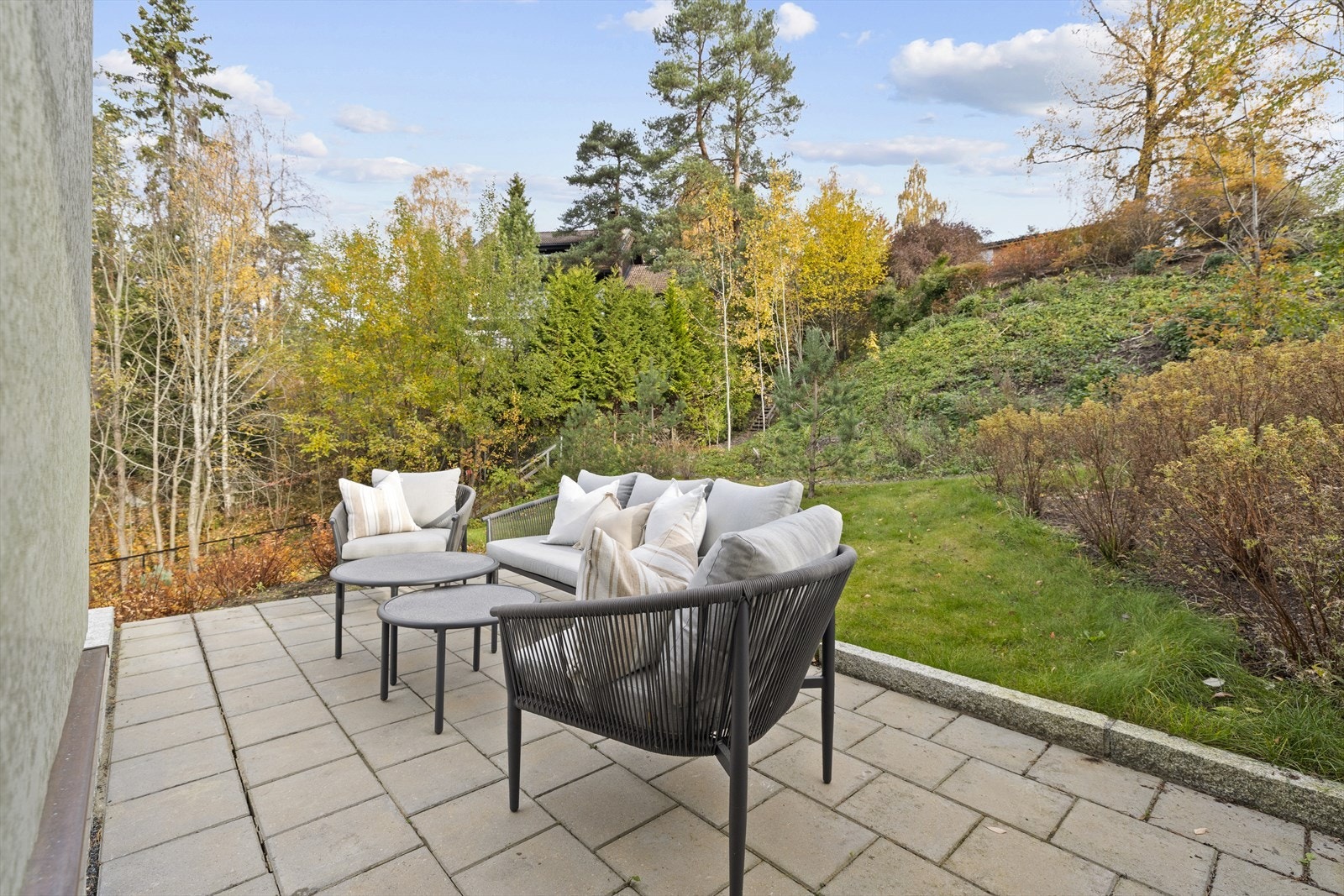 Utgang fra stuen til markterrasse. Galleribilde