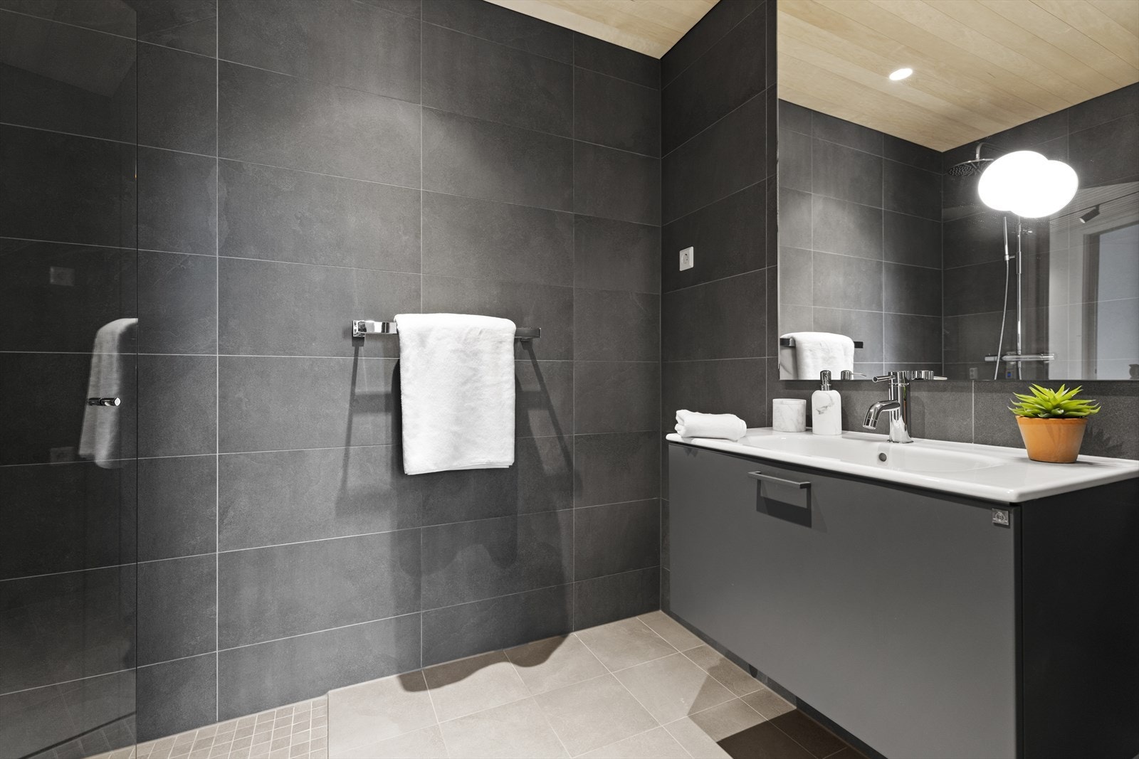 Speil med innfelt lys. Galleribilde