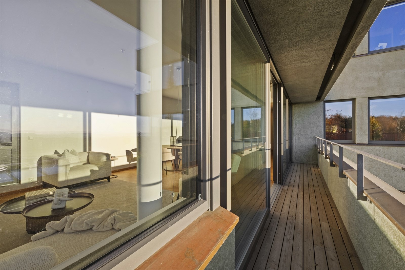 Balkong med utgang fra stuen. Galleribilde