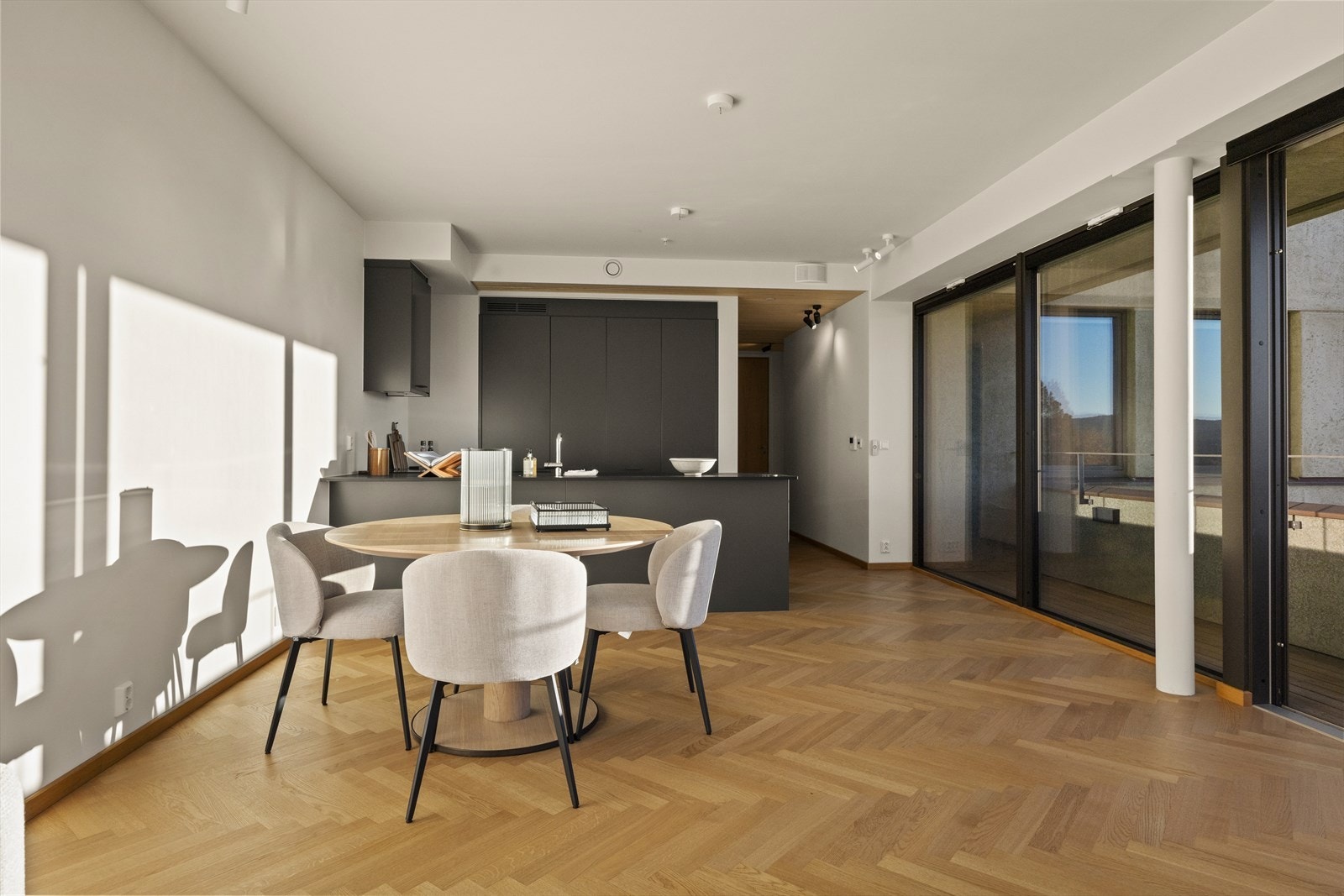 God plass til stort spisebord om ønskelig. Galleribilde