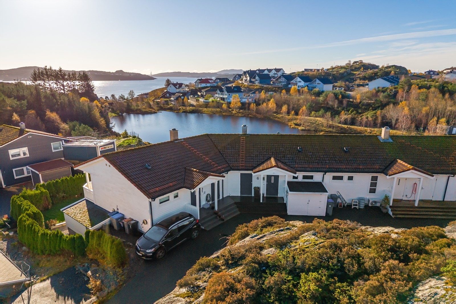 Fra boligen du har en nydelig utsikt over Tveitevågen. Galleribilde