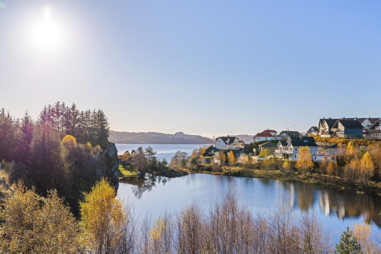 Balkongen er sørvestvendt med nydelig utsikt og gode solforhold. Galleribilde