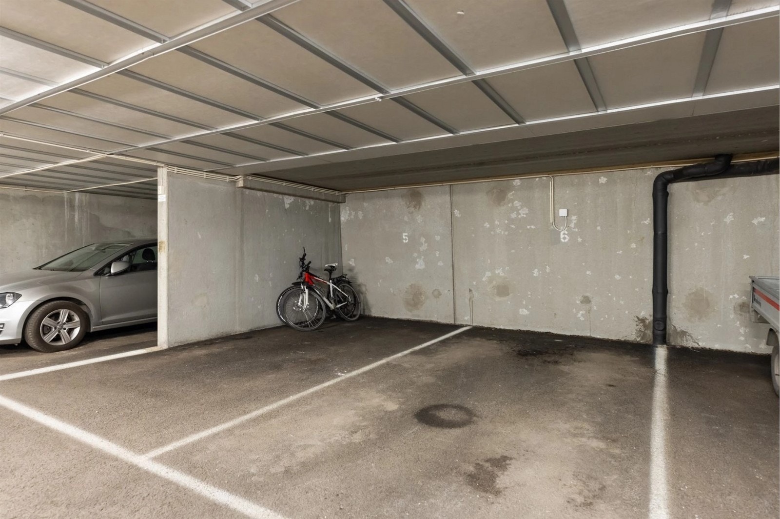 To garasjeplasser følger Galleribilde