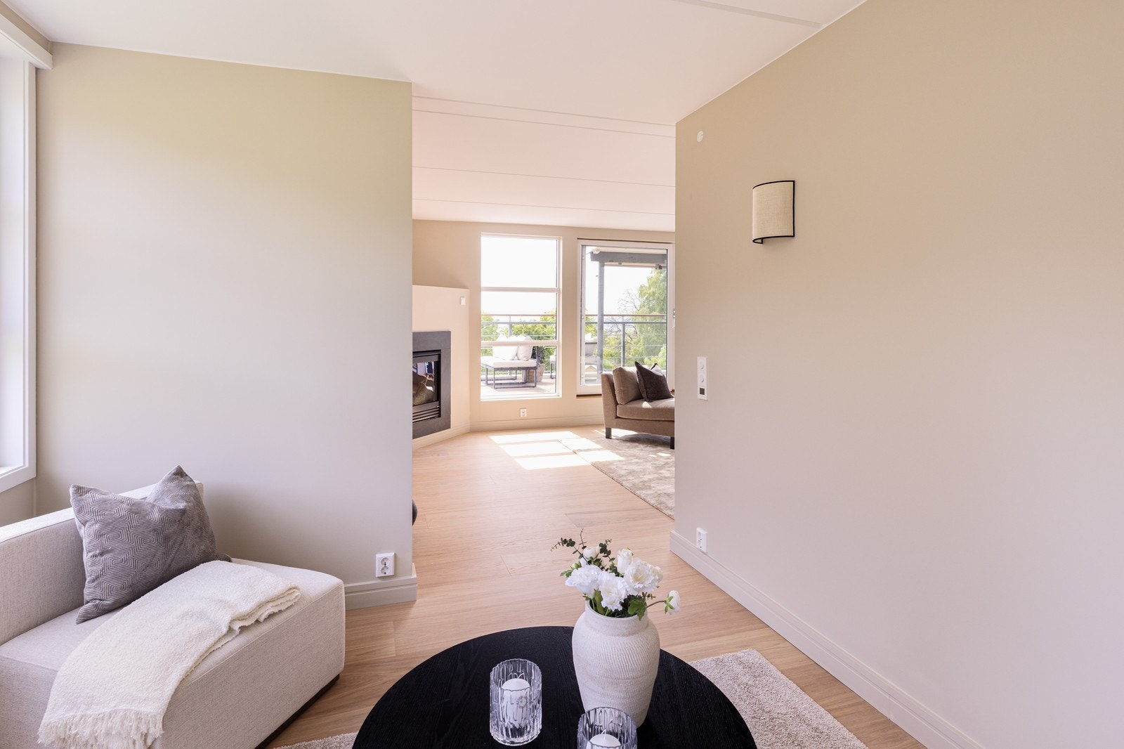 Fra stue nr to til hovedstue/spisestue Galleribilde