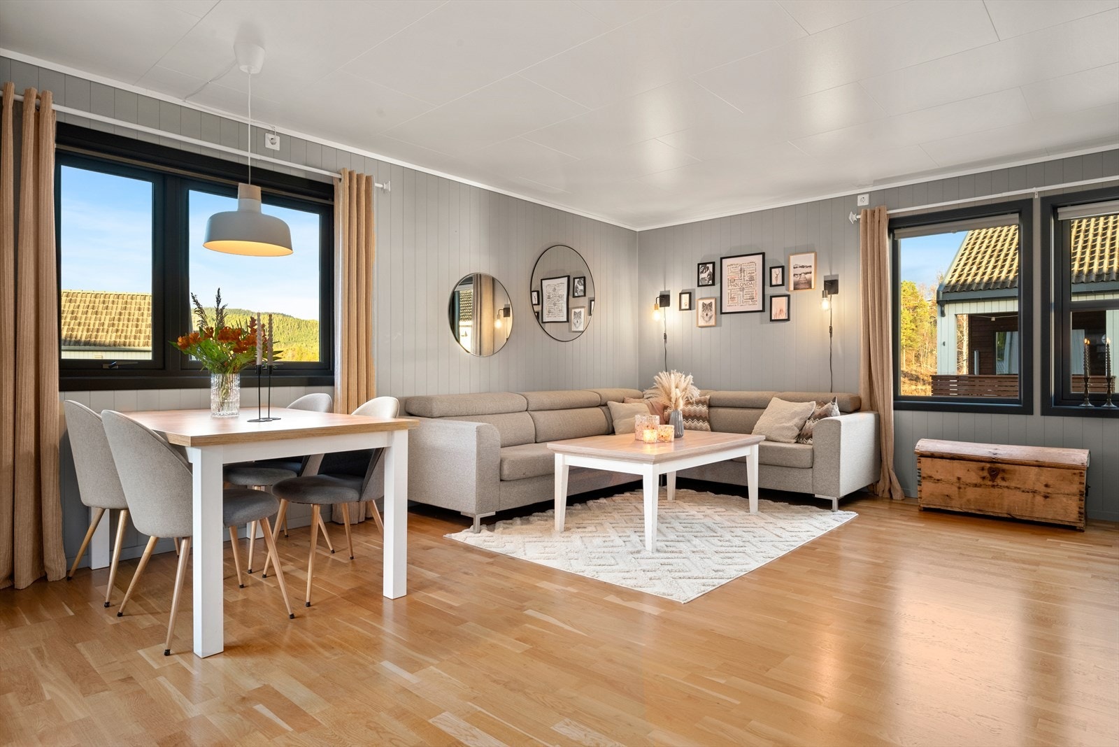 Leiligheten fremstår i god stand og byr på moderne komfort Galleribilde