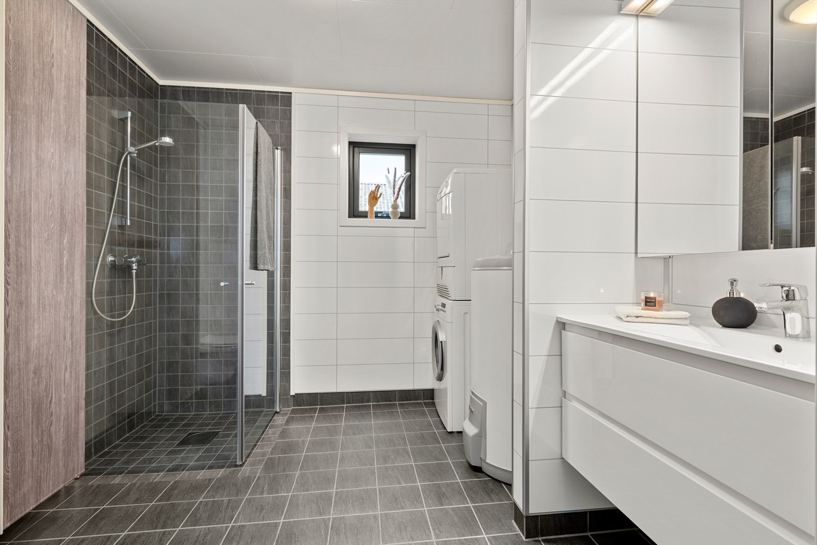 Meget romslig og moderne bad Galleribilde