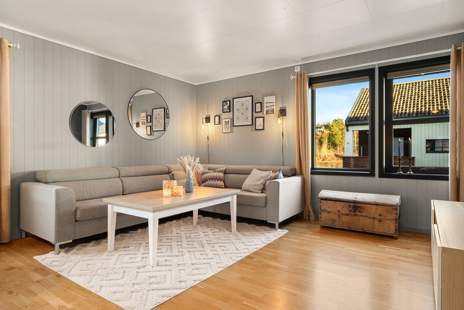 Romslig kjøkken/stuedel Galleribilde