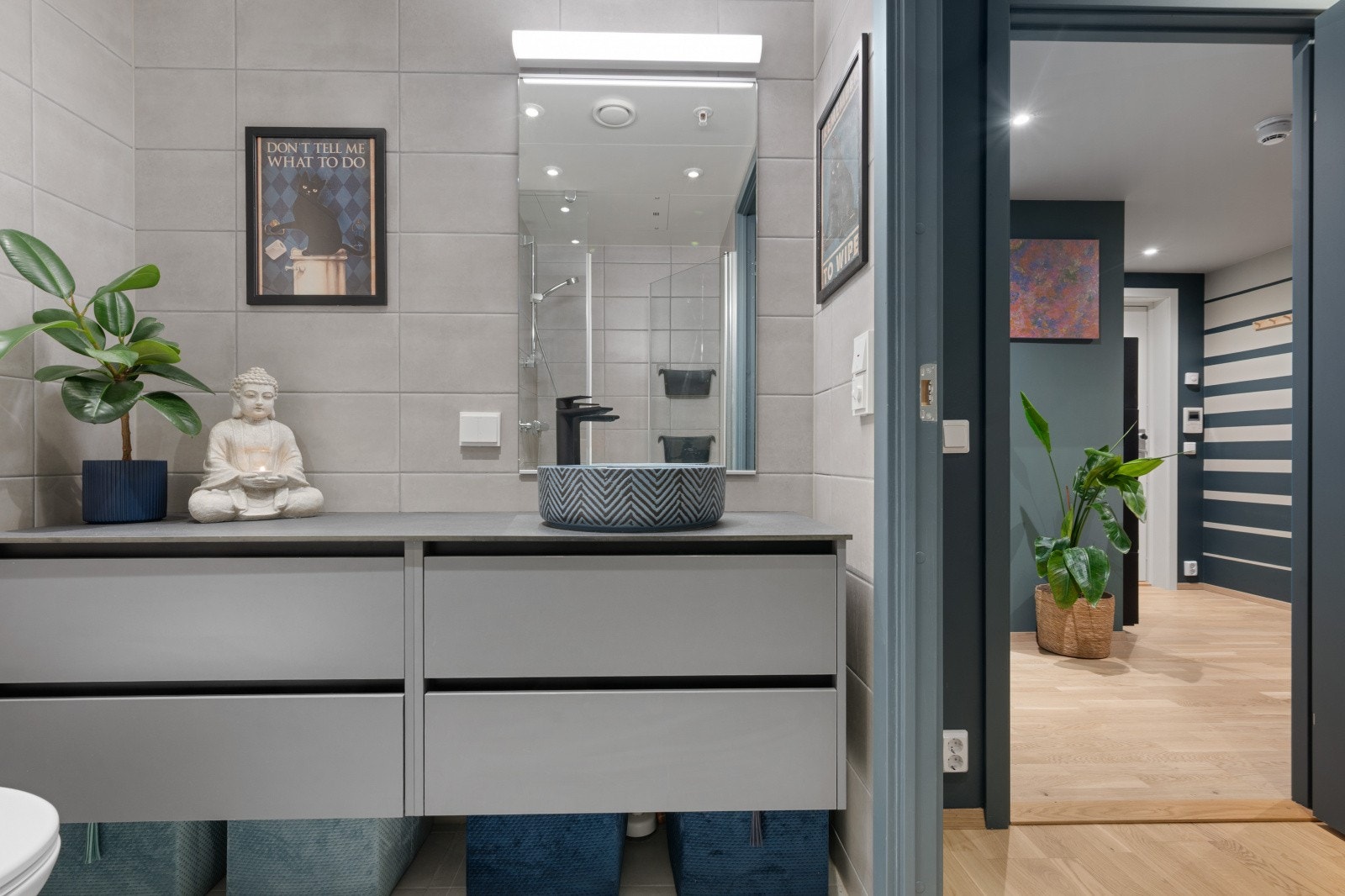 Det er direkte tilgang til bad 2, fra hovedsoverommet. Balansert ventilasjon sørger for et godt innemiljø i våtrommet. Galleribilde