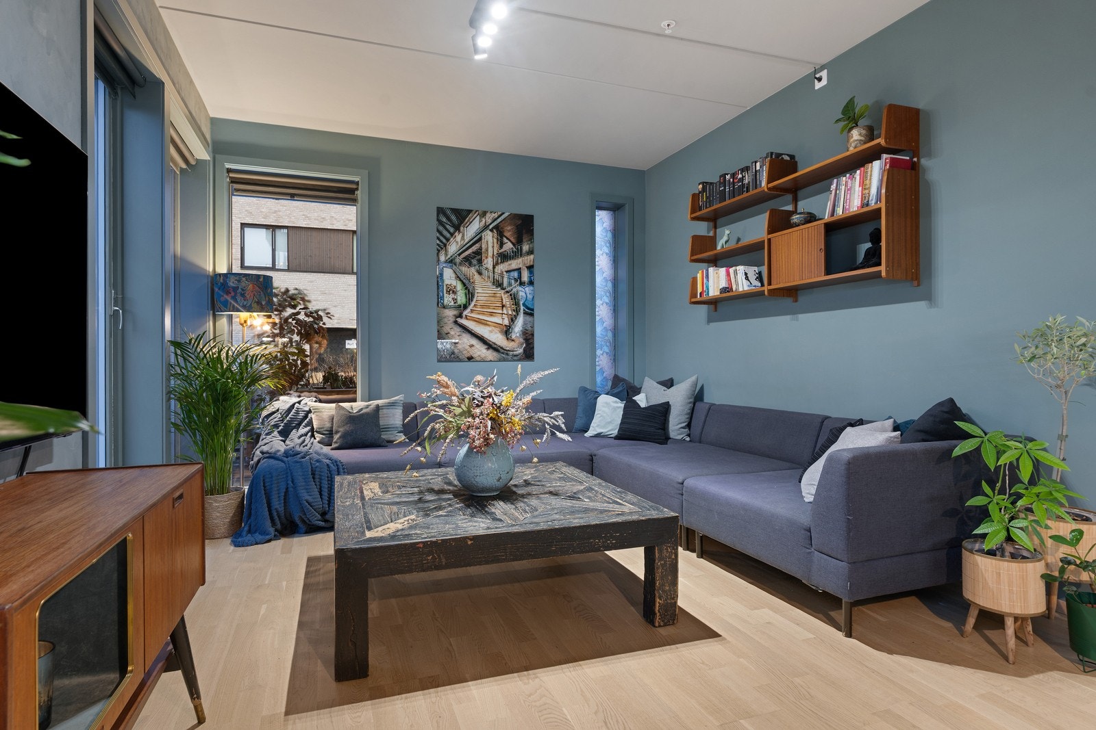 Eikeparkett i de fleste rom gir et solid og tidløst gulv. Galleribilde