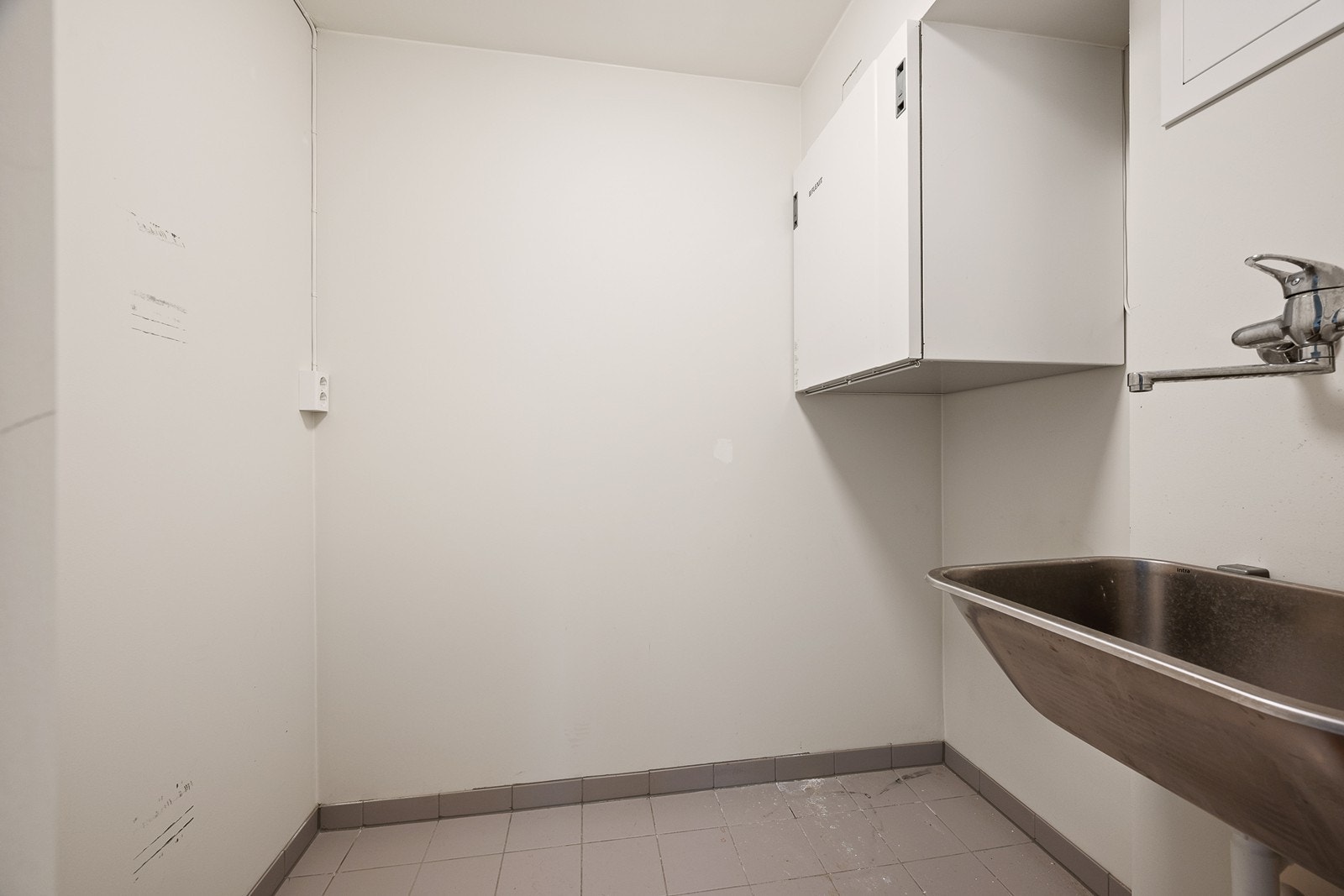 Vaskerom med skyllekar og varme i gulv. Oppgradert i regi av borettslaget i 2023 Galleribilde