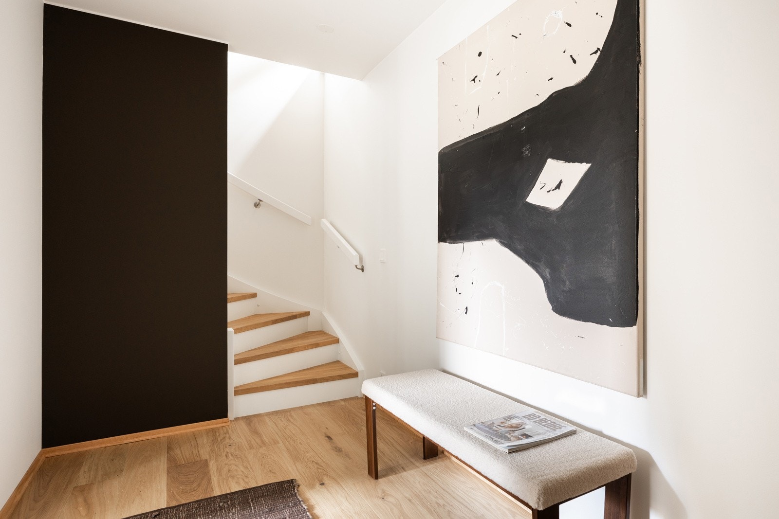 De innvendige bildene er tatt fra nabohuset, men planløsning og kvaliteter er tilnærmet like (se plantegning for nærmere beskrivelse) Galleribilde