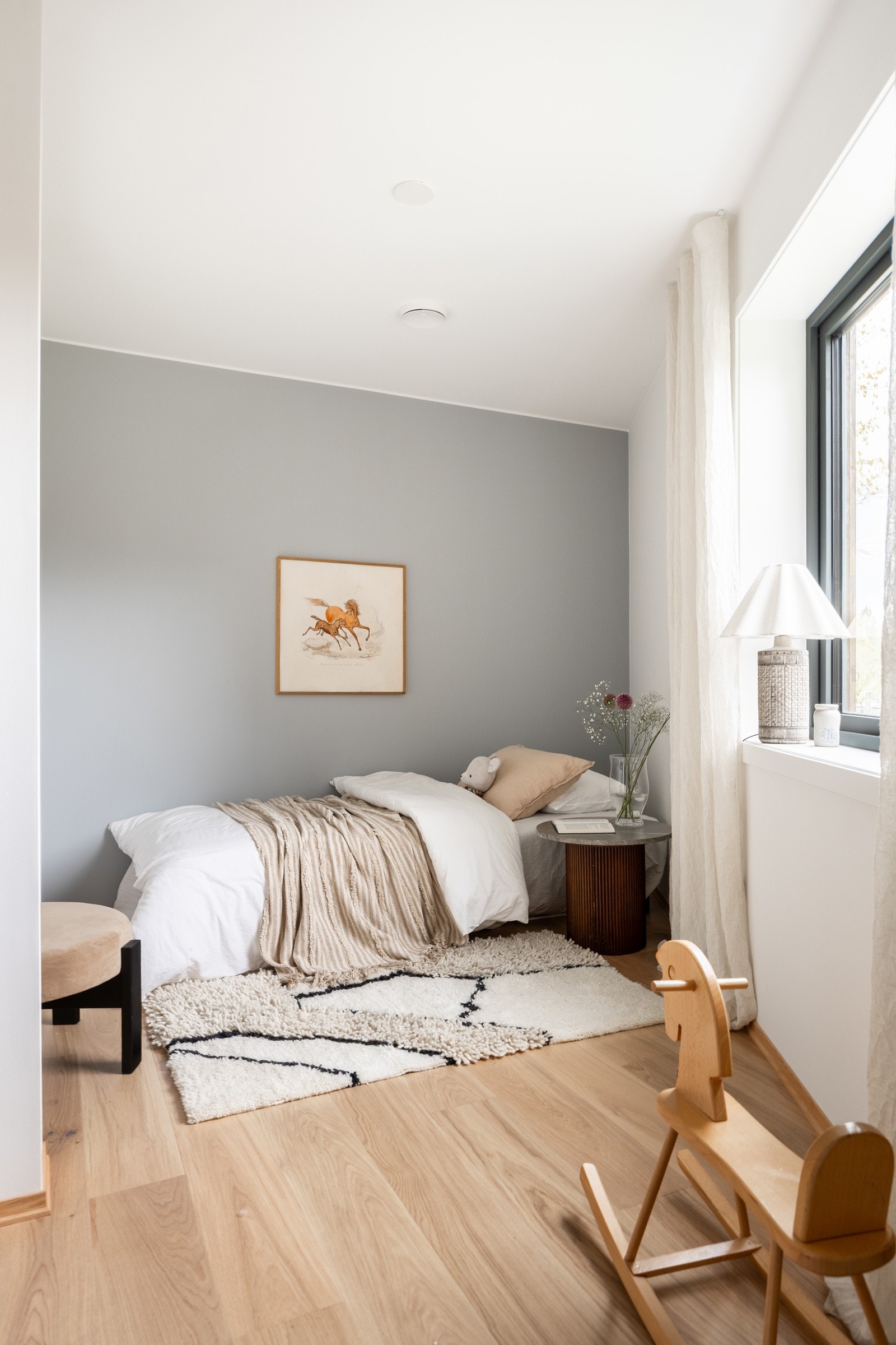 De innvendige bildene er tatt fra nabohuset, men planløsning og kvaliteter er tilnærmet like (se plantegning for nærmere beskrivelse) Galleribilde