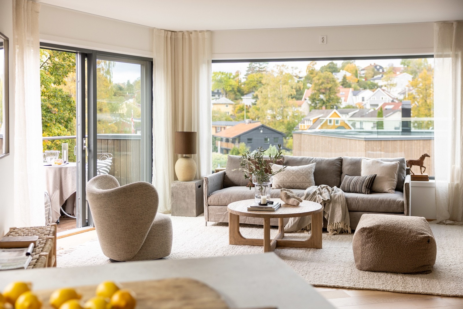 De innvendige bildene er tatt fra nabohuset, men planløsning og kvaliteter er tilnærmet like (se plantegning for nærmere beskrivelse) Galleribilde