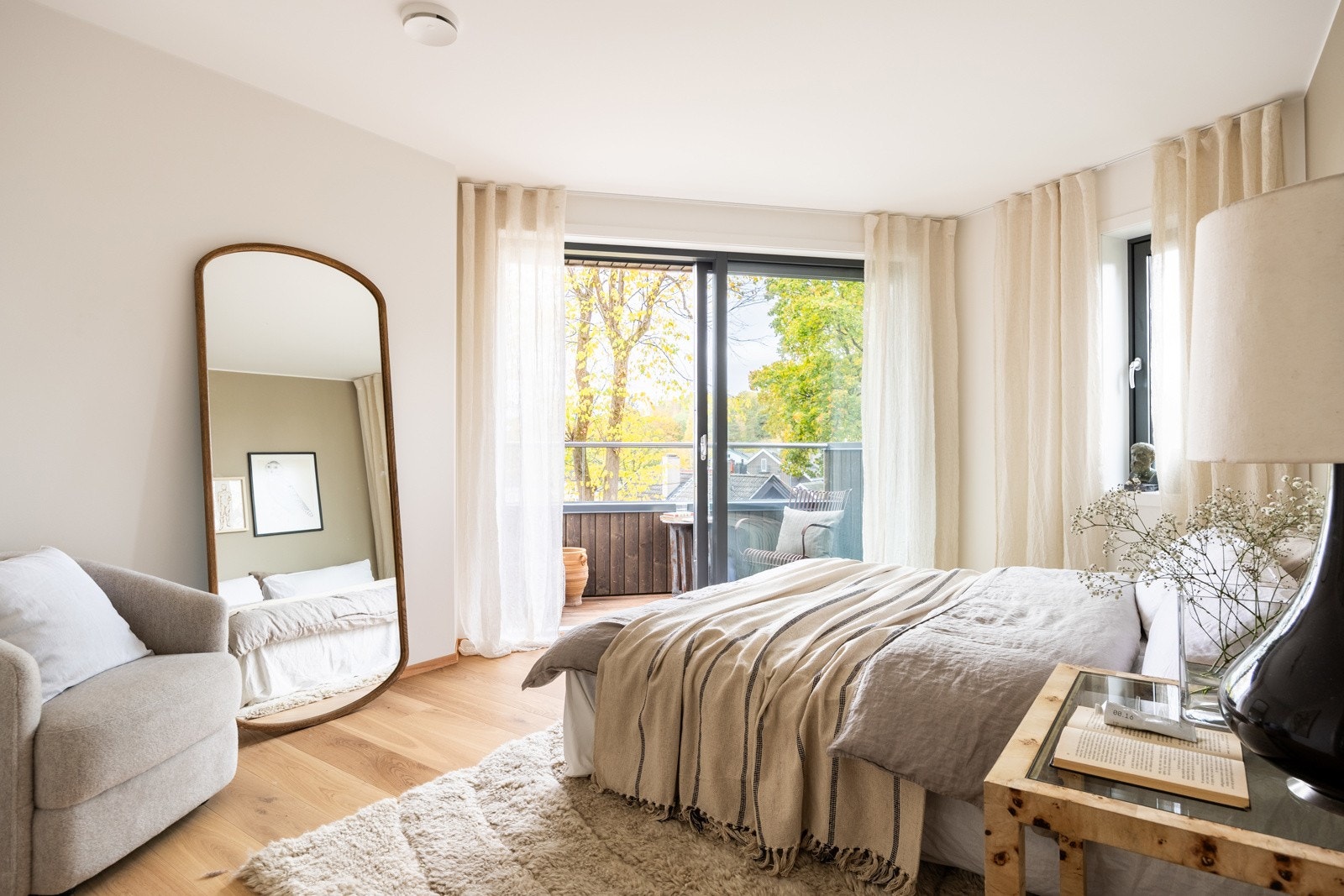 De innvendige bildene er tatt fra nabohuset, men planløsning og kvaliteter er tilnærmet like (se plantegning for nærmere beskrivelse) Galleribilde