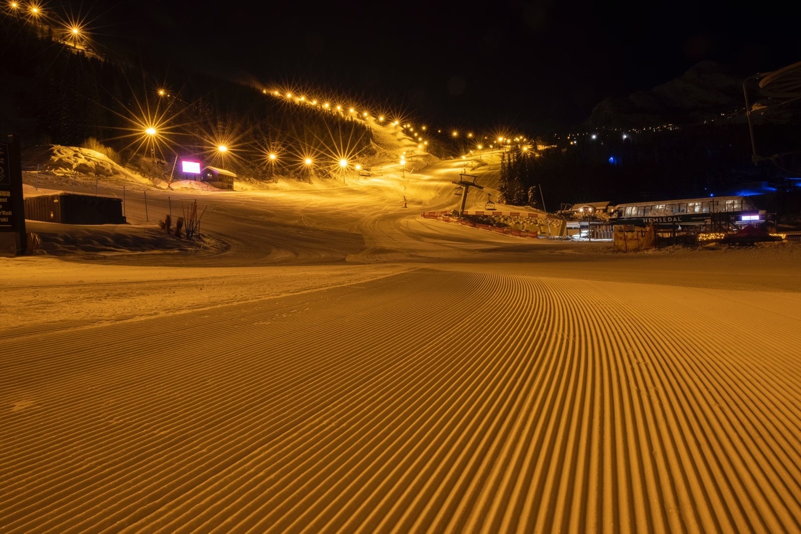 Start helga med en tur i flombelyste skibakker eller langrennsløyper. Foto Kalle Hägglund. Galleribilde