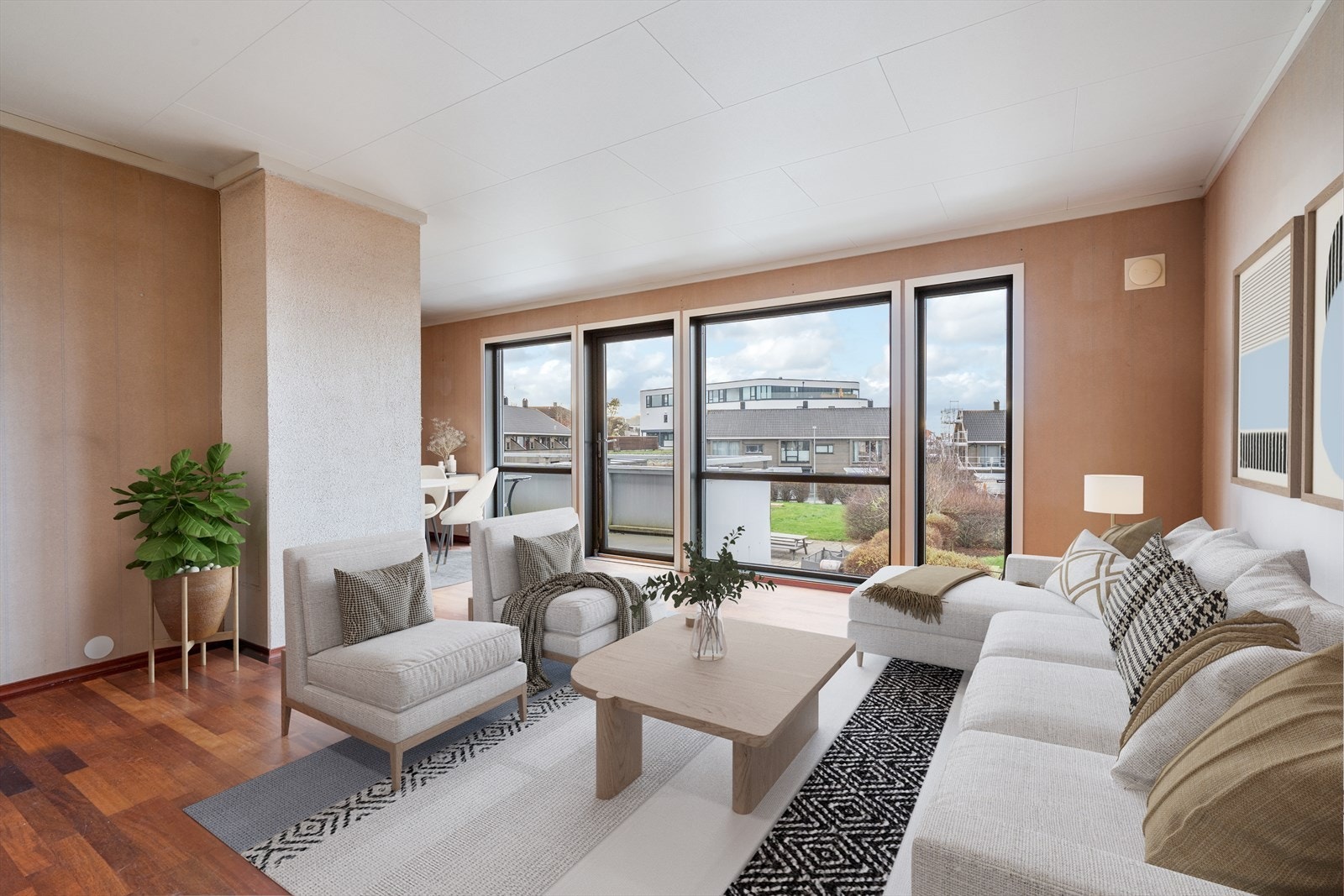 Store vinduer som gir mye naturlig lysinnslipp Galleribilde