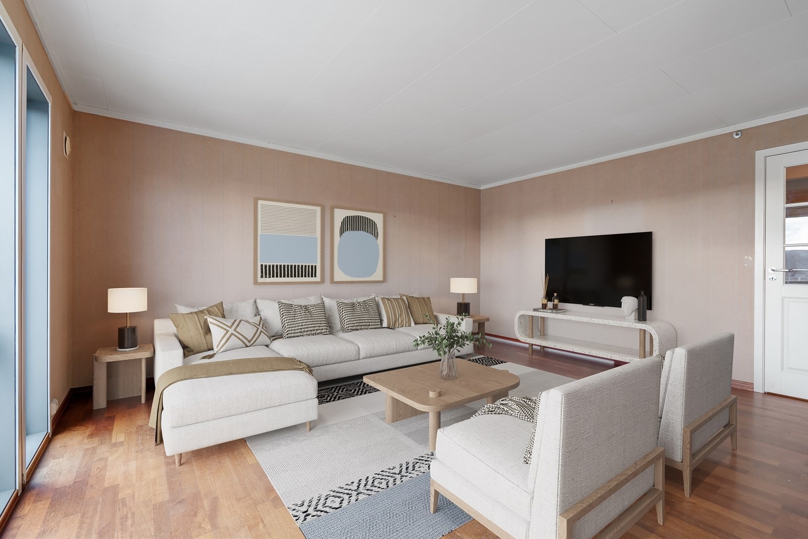 Romslig stue med god plass til sofagruppe og øvrig møblement Galleribilde