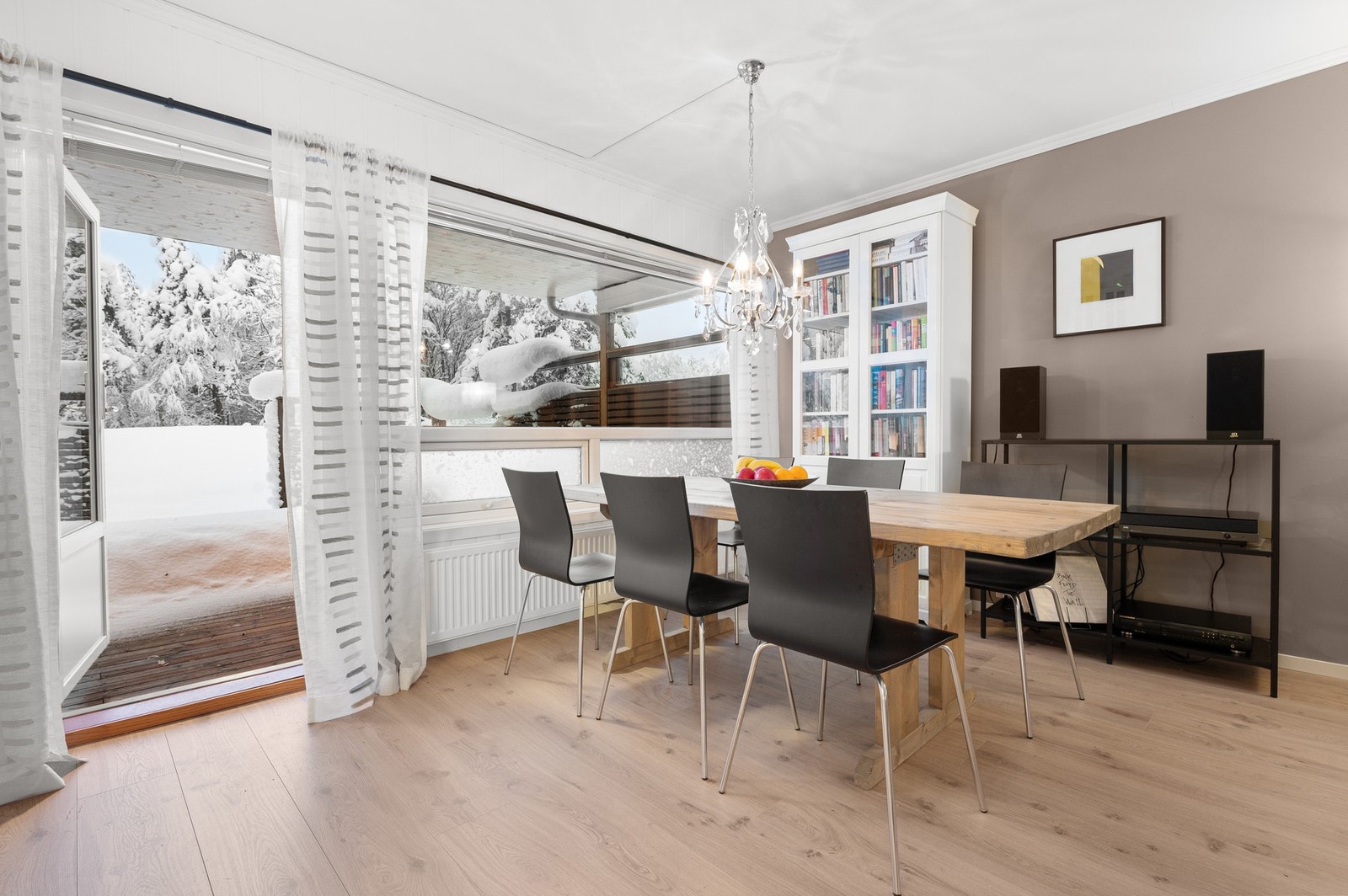 Utgang til en fin og skjermet uteplass på baksiden av leiligheten. Galleribilde