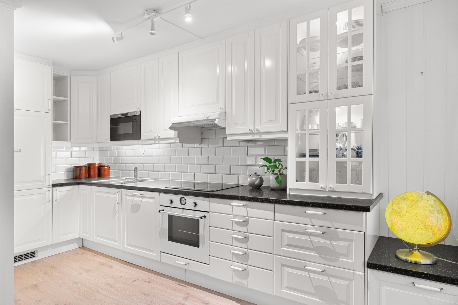 Kjøkken har fått tilstandsgrad 1 av takstmann. Kjøkkenet ble oppusset i 2011. Galleribilde