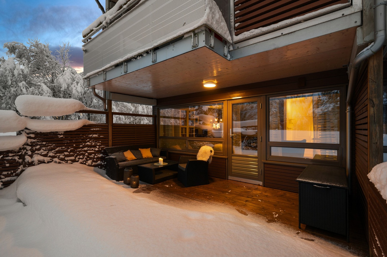 Flott terrasse med god plass til utemøblement. Galleribilde