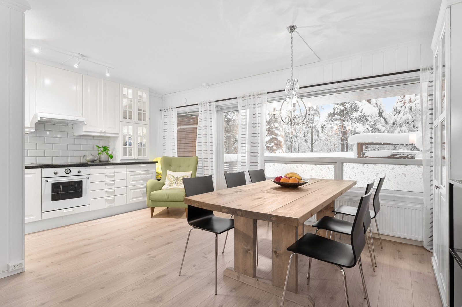 God plass til spisebord ved kjøkkenet. Galleribilde