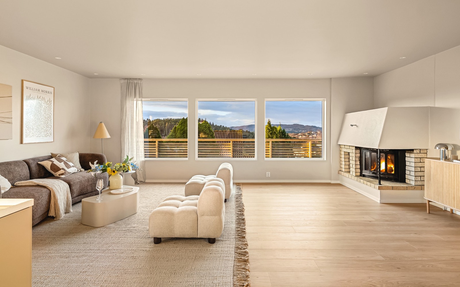 Vi tar turen videre inn til den åpne stue/kjøkkenløsningen på hele 49,4 kvm. Galleribilde