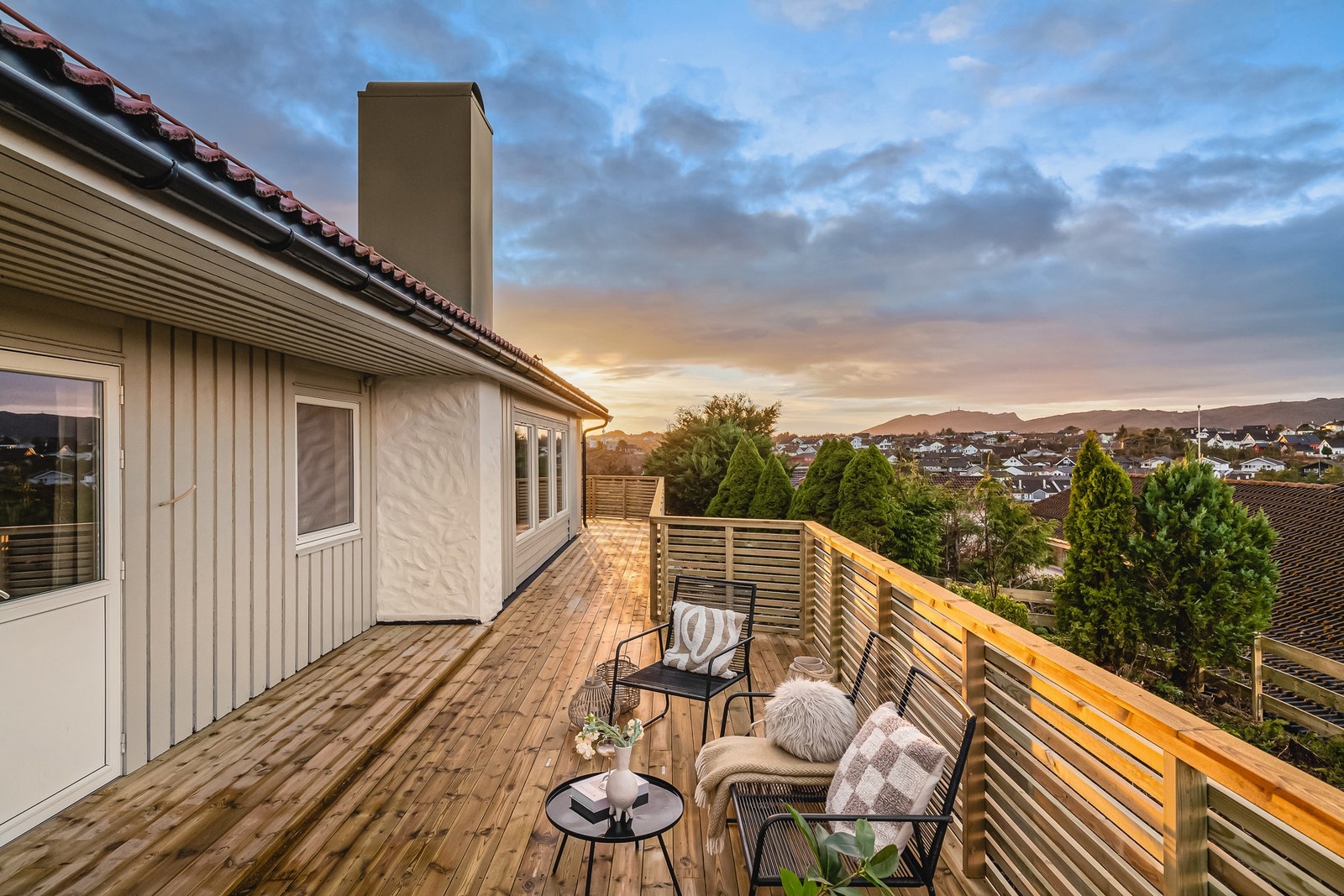 Selve terrassen er revet og bygget opp igjen i 2025. Galleribilde