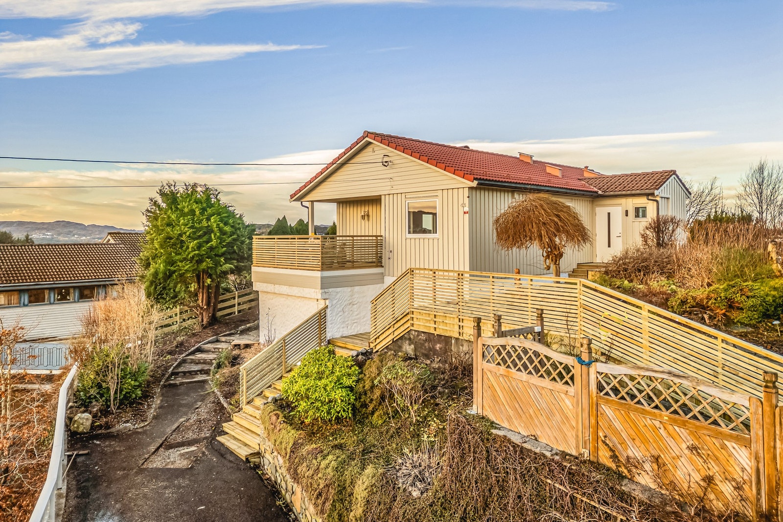 En moderne enebolig med en populær og barnevennlig beliggenhet på Foldnes. Galleribilde