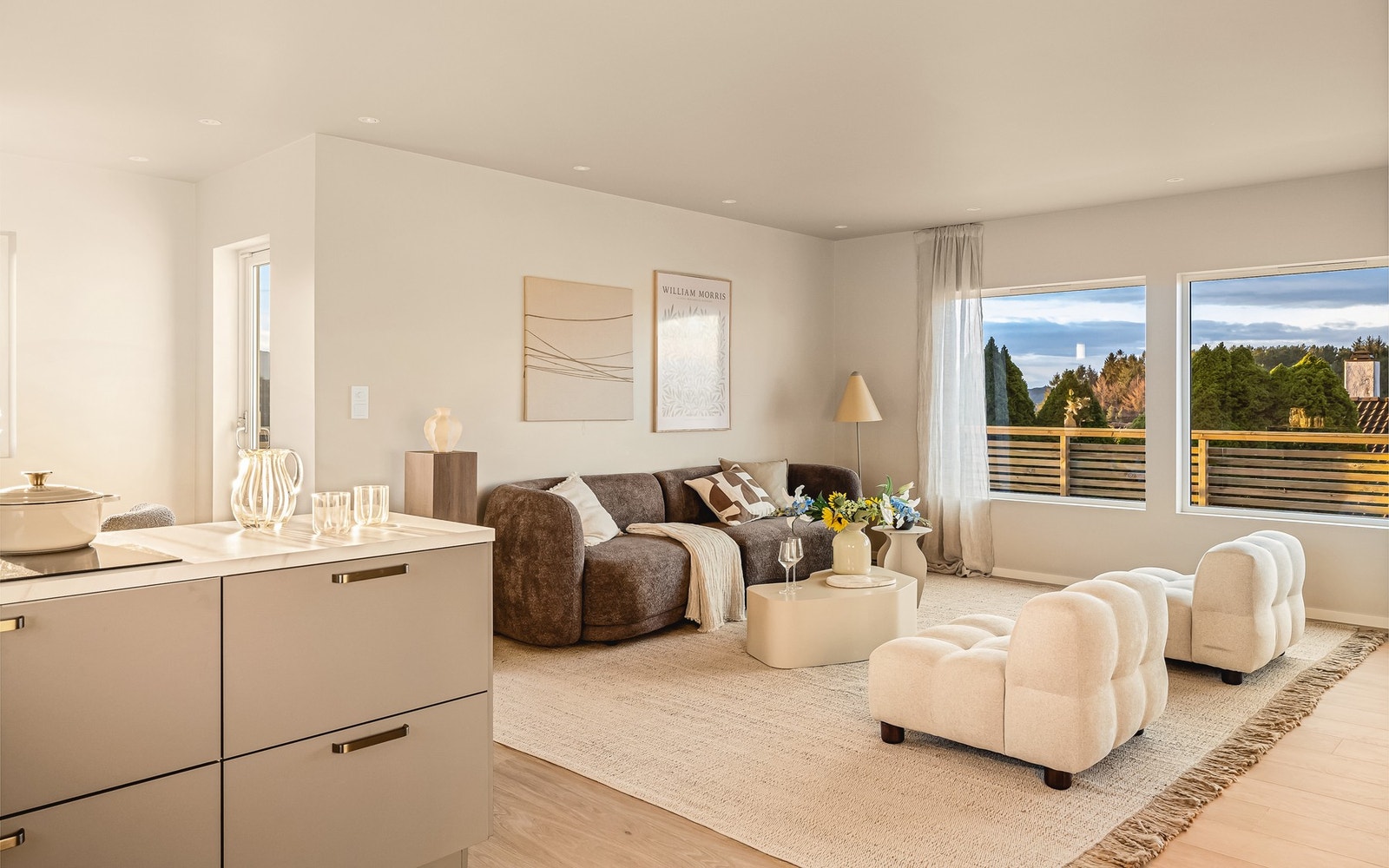 Utformingen av rommet er svært praktisk og fordeler seg ut i ulike soner. Galleribilde