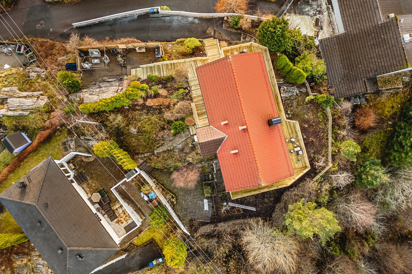 Plass til flere biler på tomten. Galleribilde