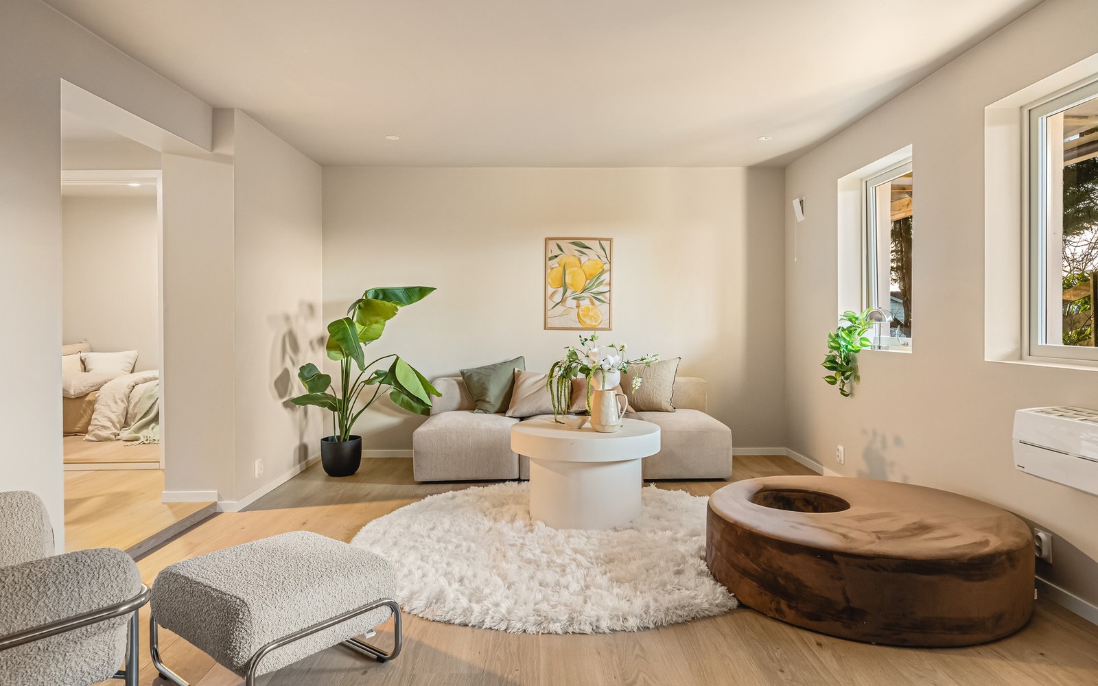 Utleiedelen har en åpen stue/kjøkkenløsningen på 24 kvm Galleribilde