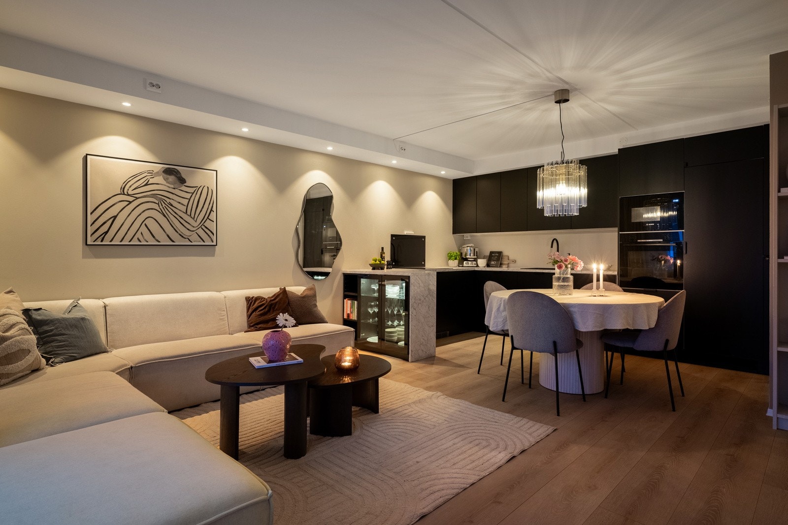 Proaktiv Eiendomsmegling v/Oscar Kirkevollen (tlf. 416 02 095) presenterer en smakfull og herlig leilighet i Andersbakkan 93. Foto: Joakim Reinaas / Max Stenberg. Galleribilde