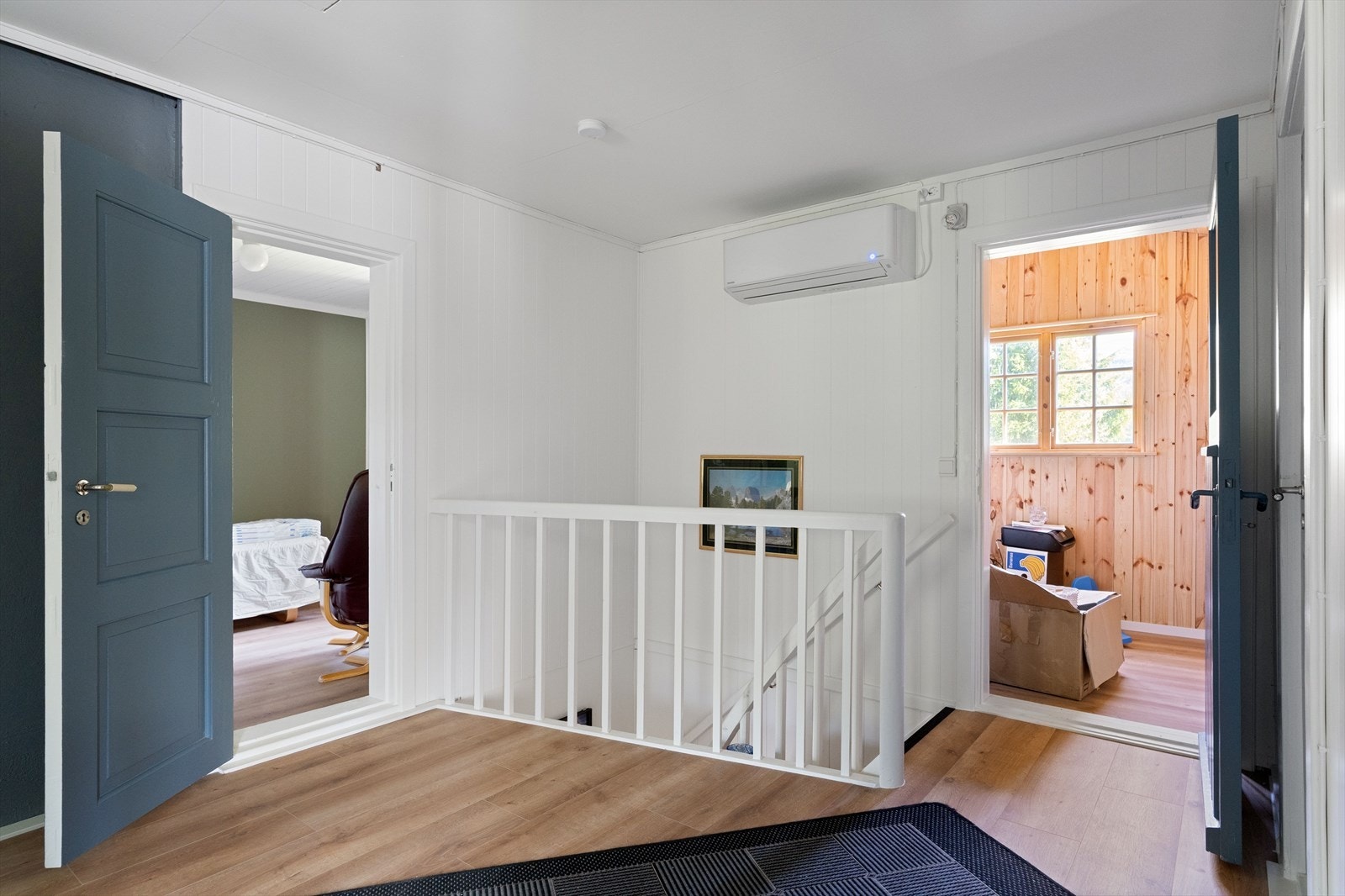 Boligenens andre varmepumpe står over trappen og sprer en jevn varme. Galleribilde