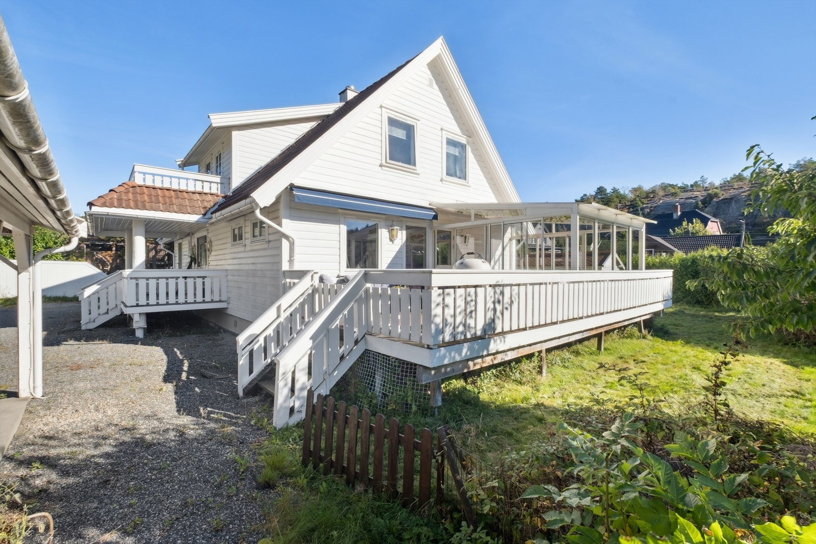 Tomten har gode lys- og solfrhold. Galleribilde