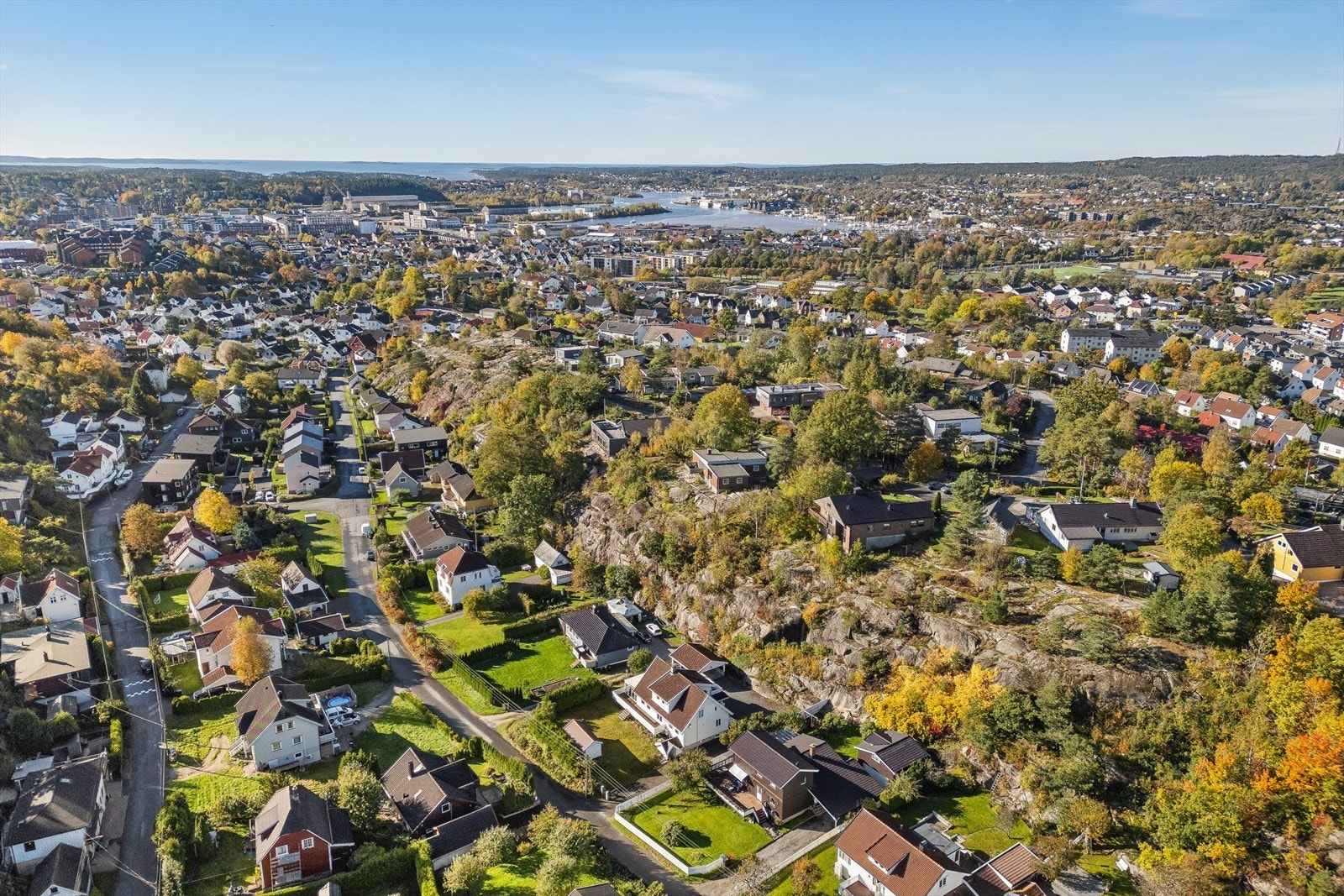 Sentrumsnære Bjørndalen er et veletablert og fredelig boligområde som oppleves langt fra så sentralt som området faktisk er Galleribilde