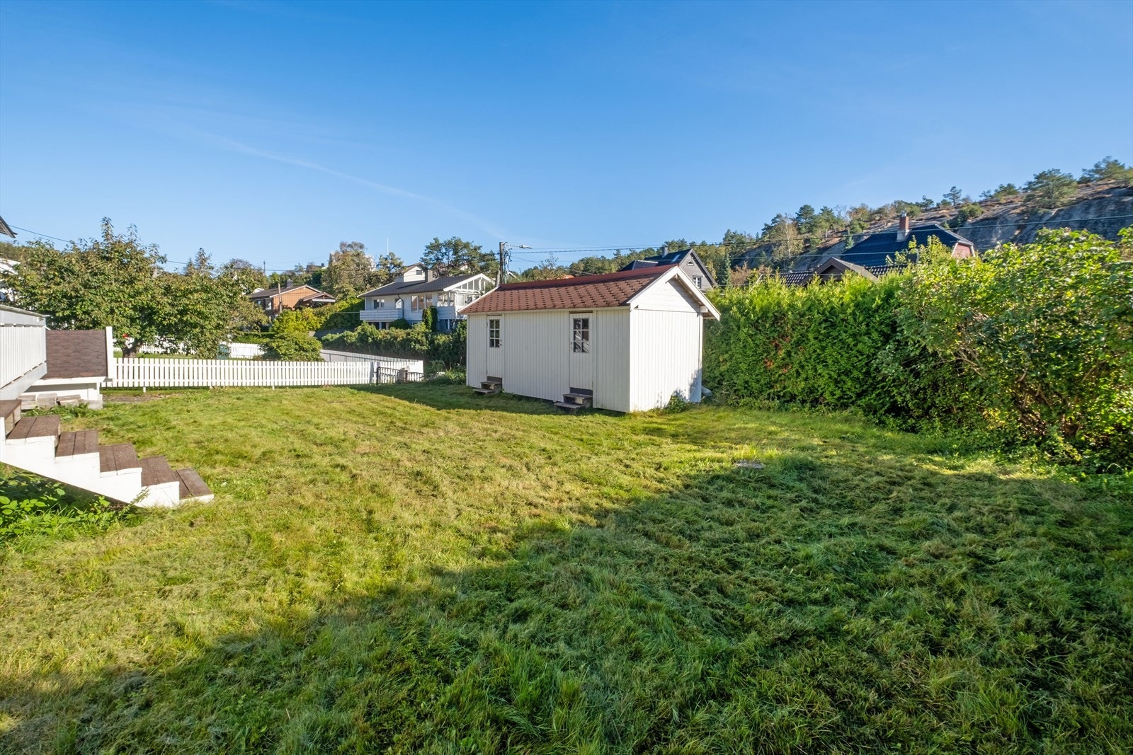 Sportsbod oppført i hagen for ekstra oppbevaring. Galleribilde