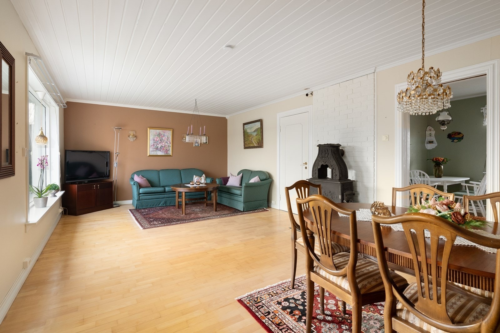 I stua er det også installert varmepumpe i 2019 for en jevn og behagelig varme. Galleribilde