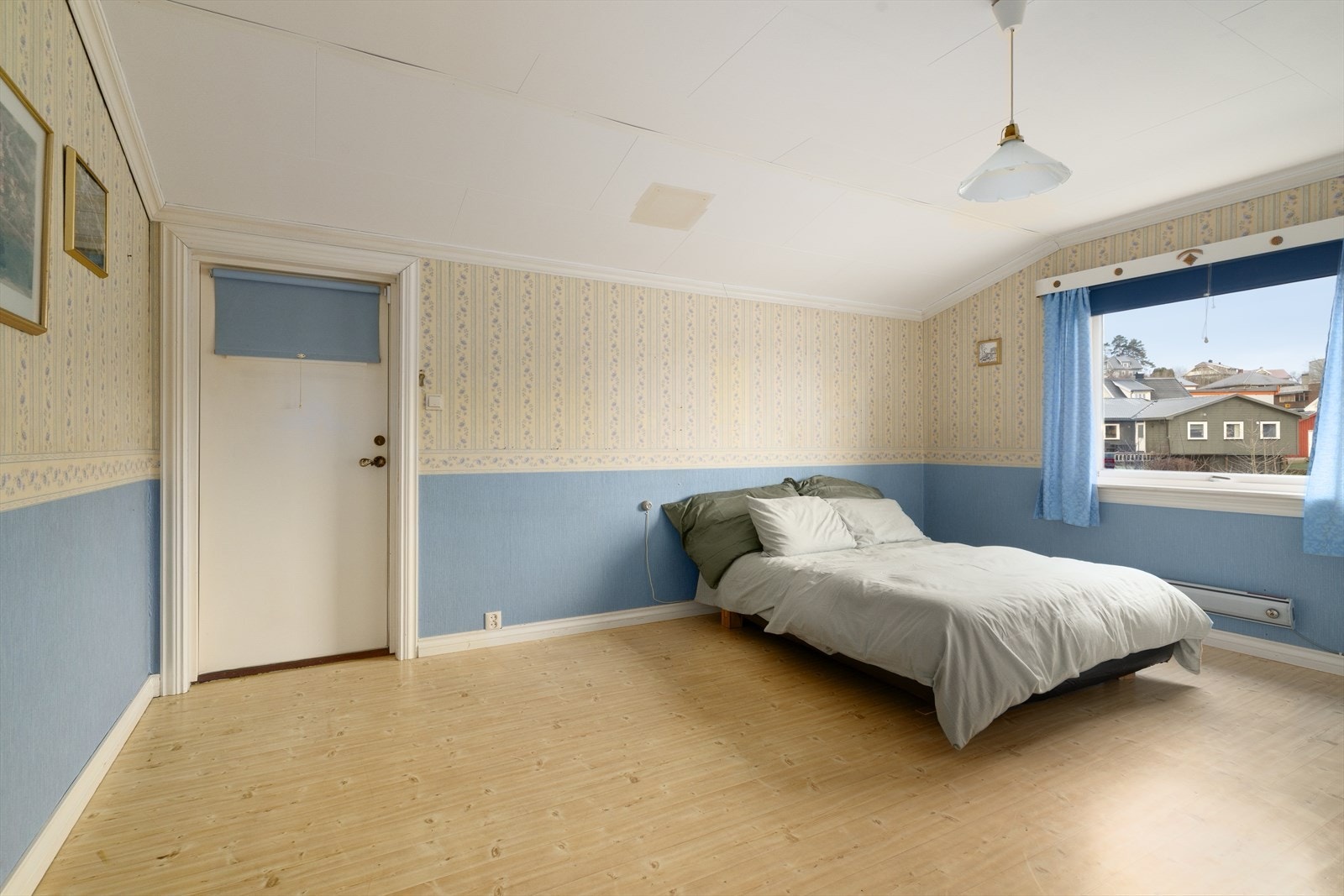 Soverommet har i tillegg til innvendig adkomst fra gang også egen utgangsdør. Galleribilde