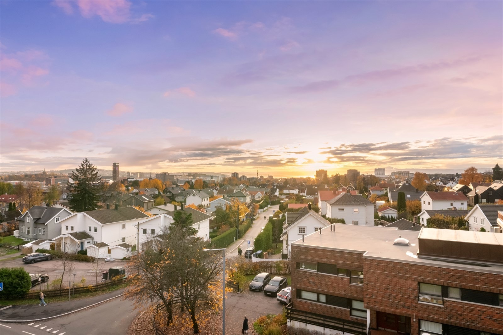 Her får du en moderne og velholdt 2-roms andelsleilighet på 45 kvm, beliggende i et nybygg fra 2024. Galleribilde