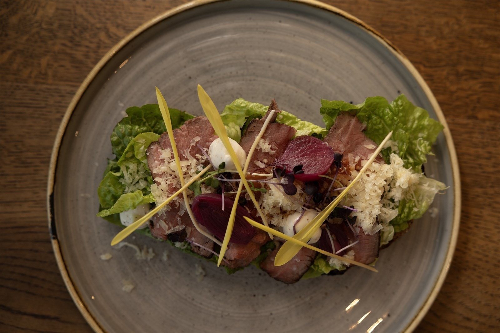 A la carte menyen i "Storstugu" er komponert med fokus på lokale råvarer og er meget innholdsrik. Galleribilde