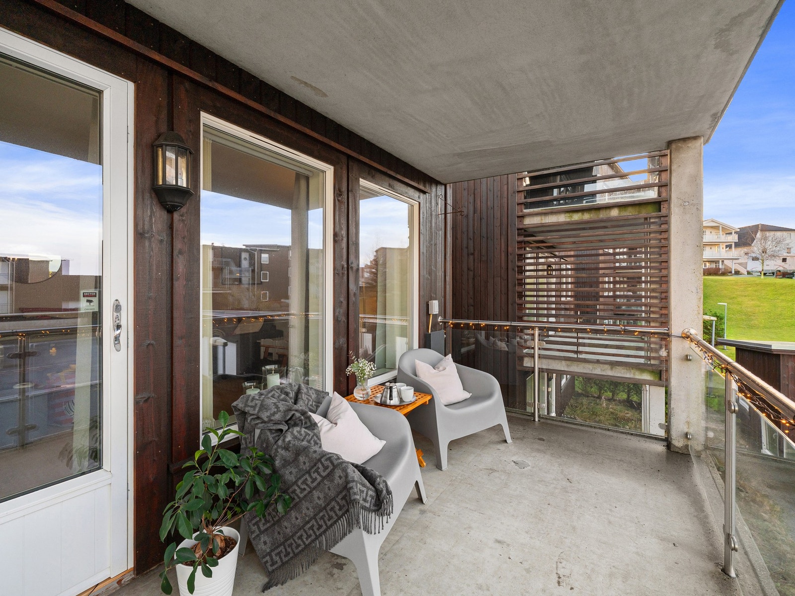 Fra stuen har man utgang til boligens balkong. Galleribilde