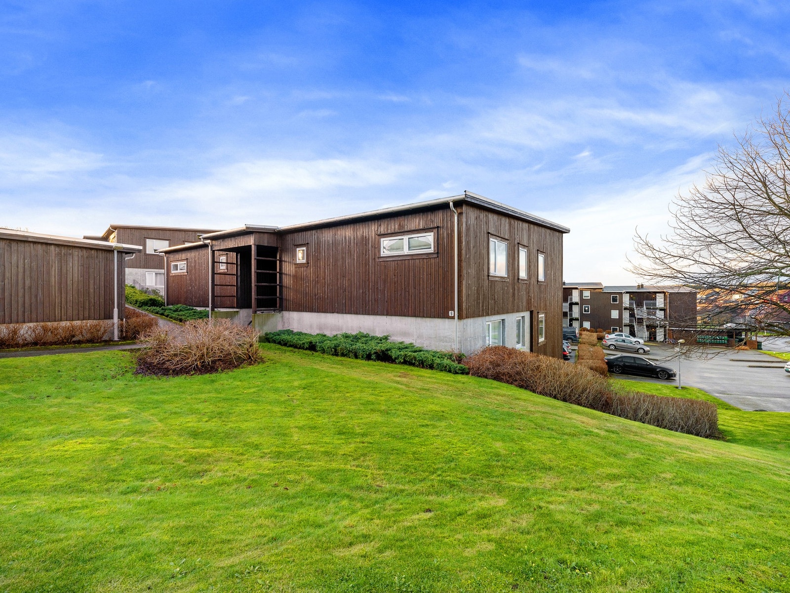 Eiendommen ligger i attraktivt og barnevennlige omgivelser på Nærbø. Galleribilde